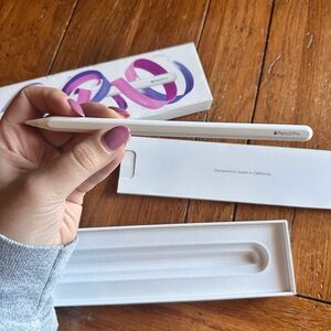 Apple Pencil Pro in white